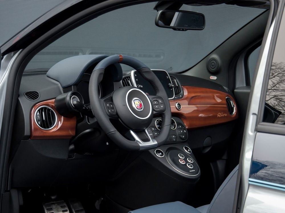 Abarth 695 Image Listing 7