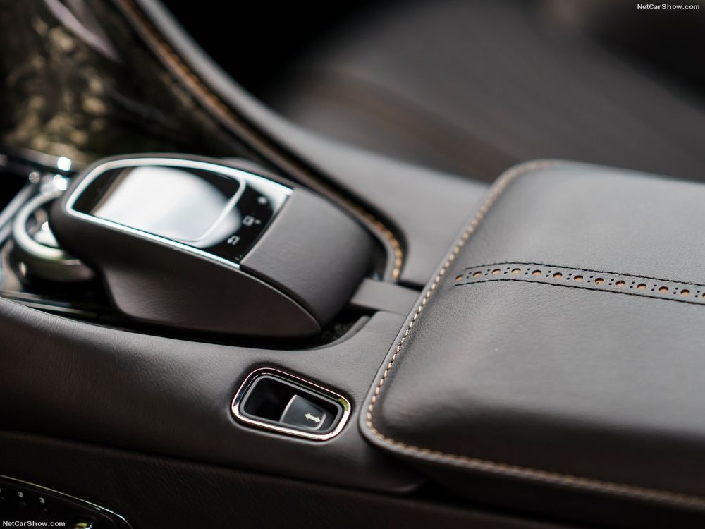Aston Martin DB11 Image Listing 23