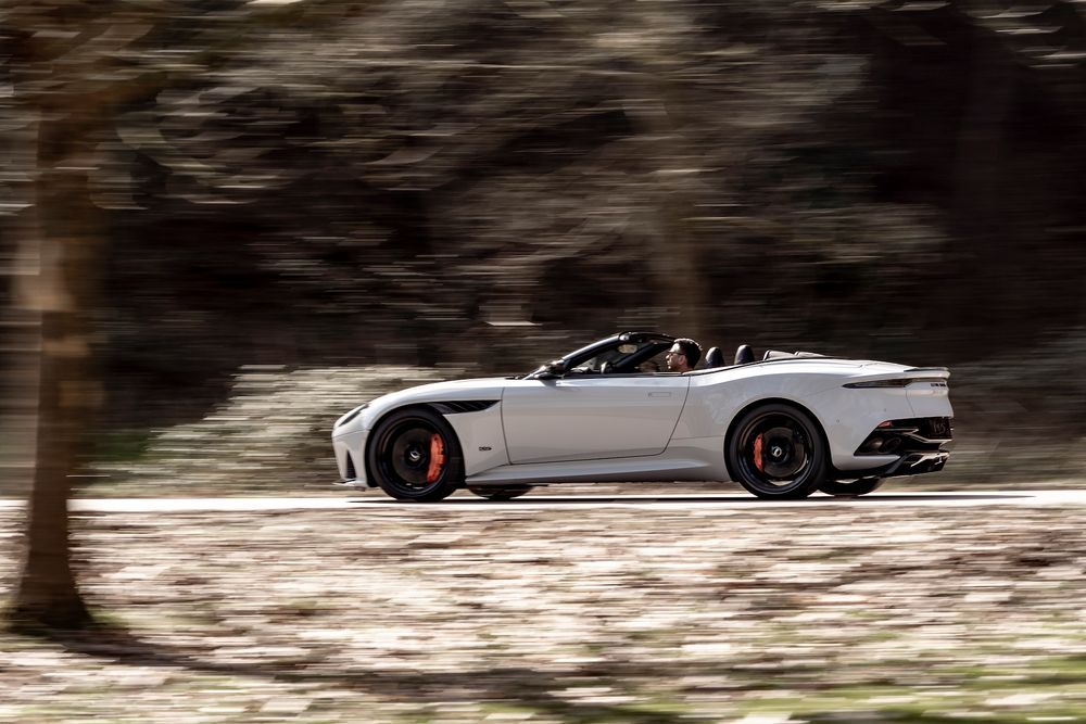 Aston Martin DBS Superleggera Volante Image Listing 9