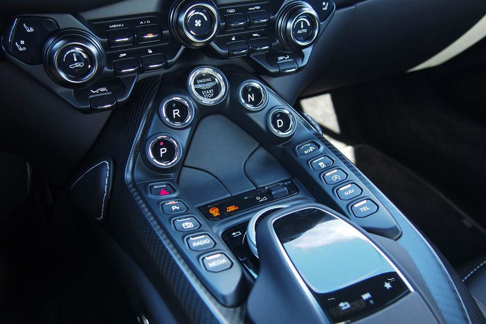 Aston Martin Vantage Image Listing 8