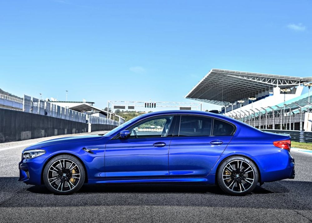 BMW M5 Sedan Image Listing 3