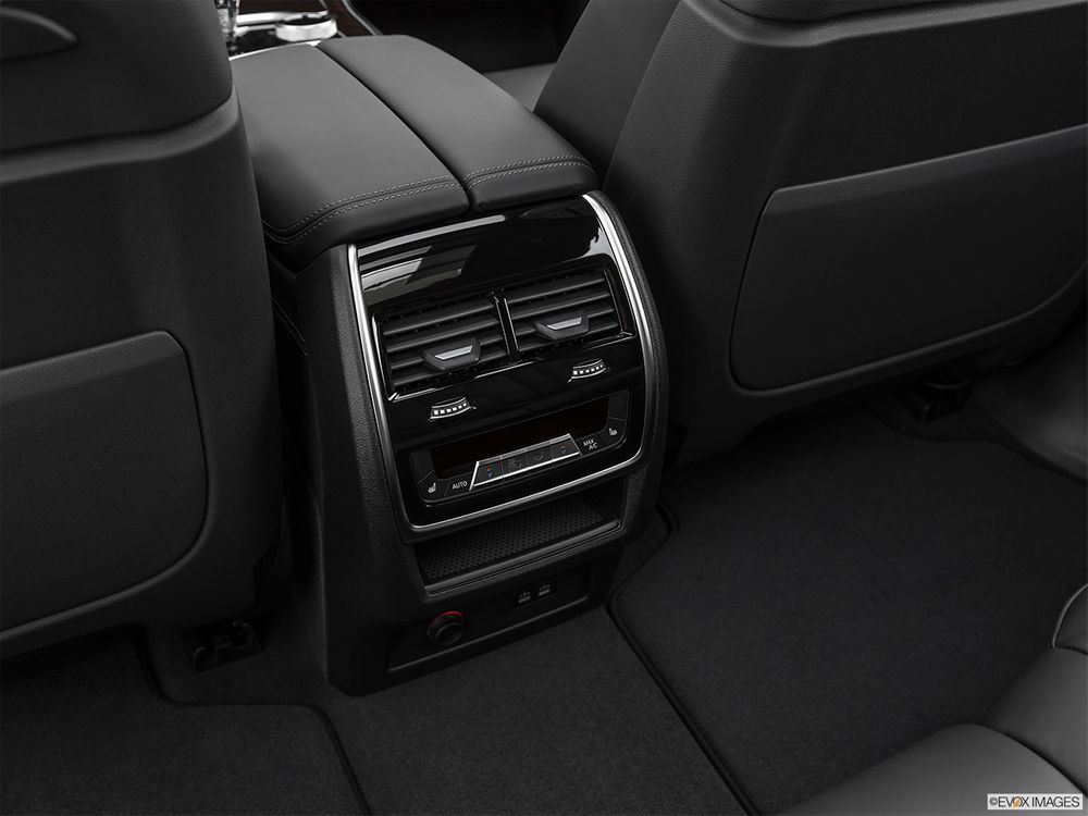 BMW X7 Image Listing 24