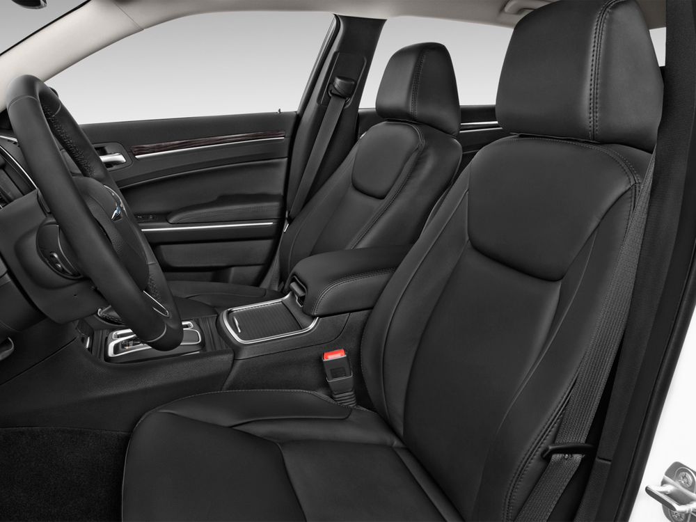 Chrysler 300C Image Listing 24