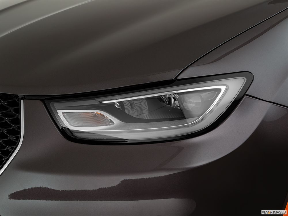 Chrysler Pacifica Image Listing 3