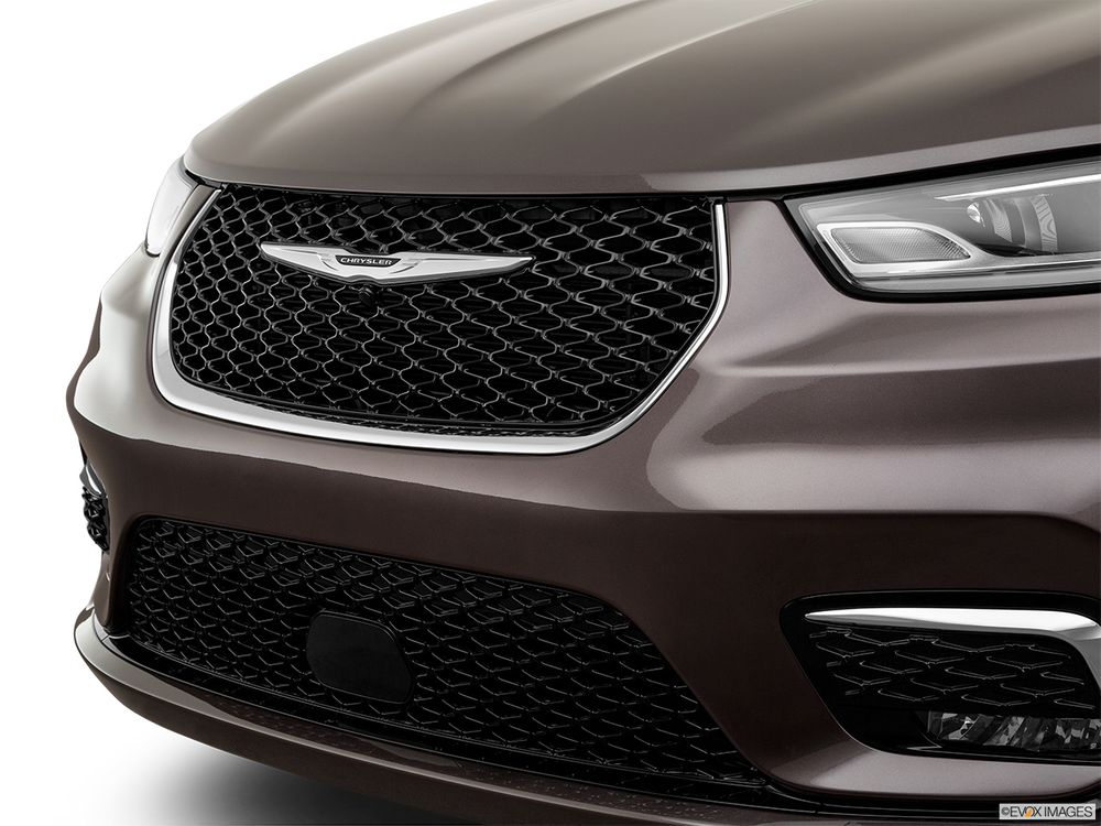 Chrysler Pacifica Image Listing 4