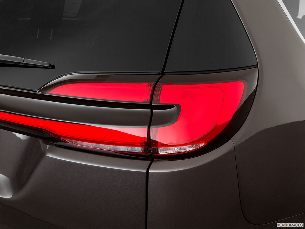 Chrysler Pacifica Image Listing 7