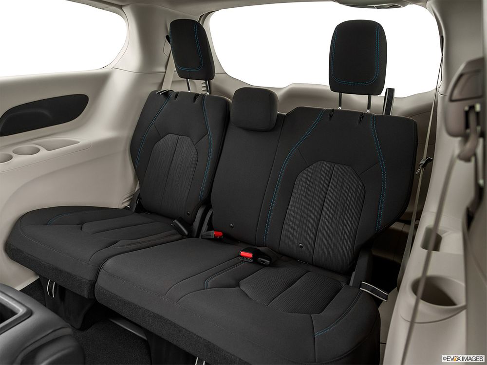 Chrysler Pacifica Image Listing 13