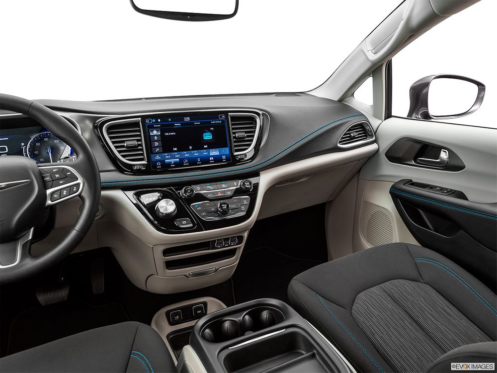 Chrysler Pacifica Image Listing 16