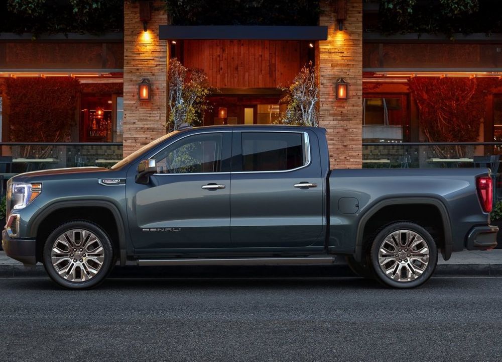 GMC Sierra Denali Image Listing 3