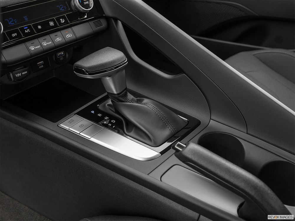 Hyundai Elantra Image Listing 16
