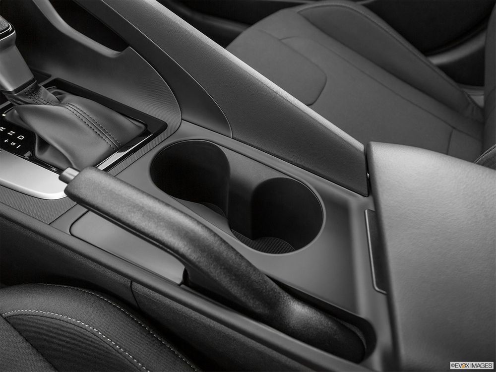 Hyundai Elantra Image Listing 18