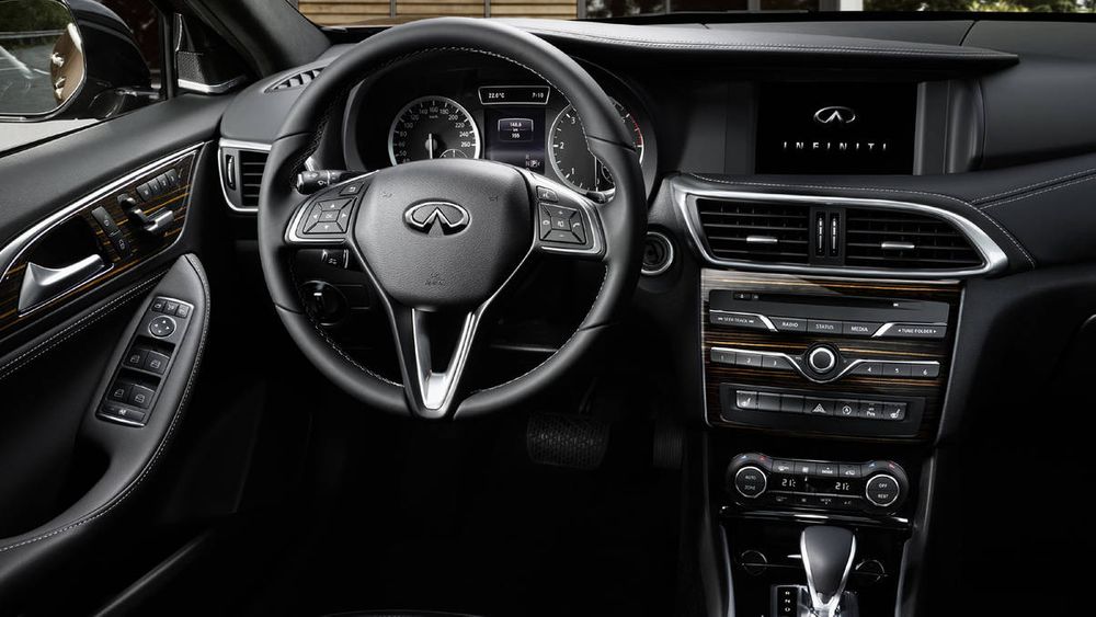 Infiniti Q30 Image Listing 10