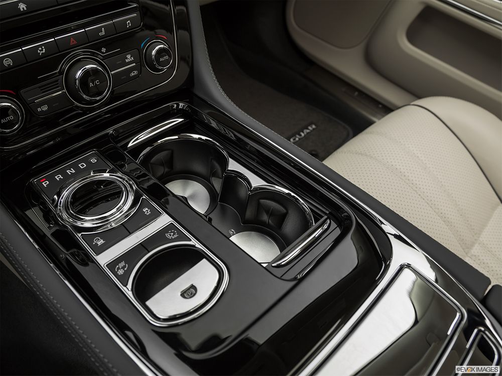 Jaguar XJ Image Listing 10