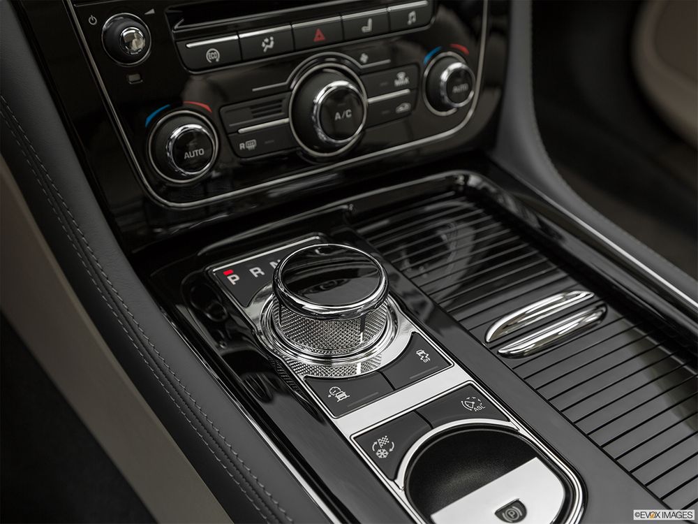 Jaguar XJ Image Listing 11