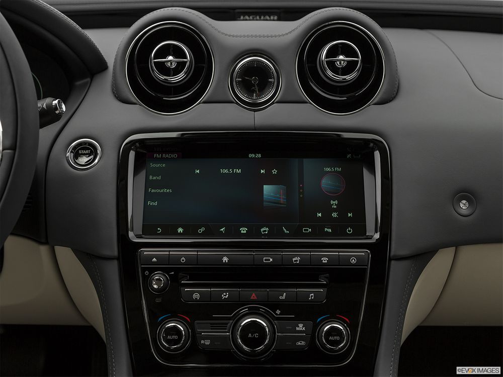Jaguar XJ Image Listing 13