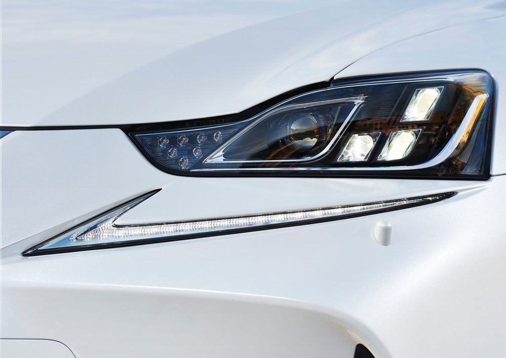 Lexus IS Image Listing 8