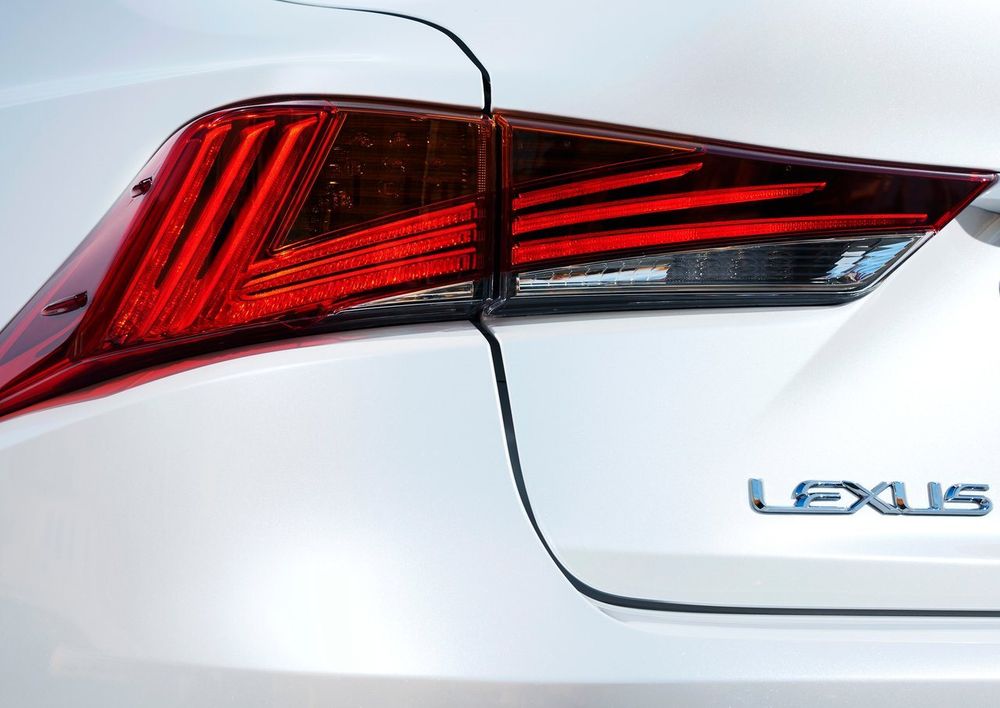 Lexus IS Image Listing 10