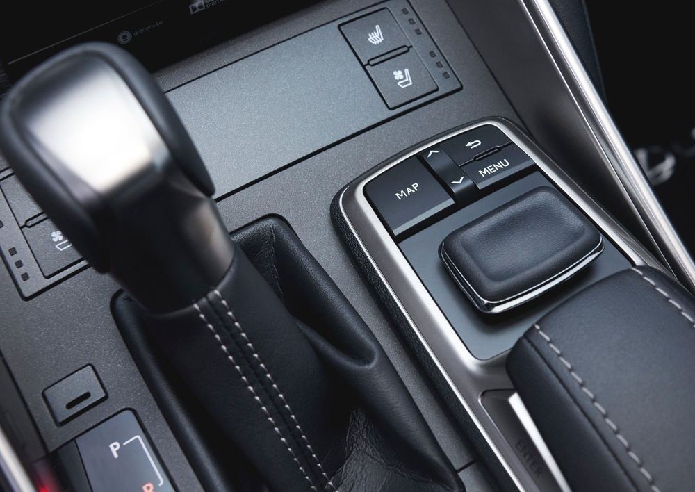 Lexus IS Image Listing 18