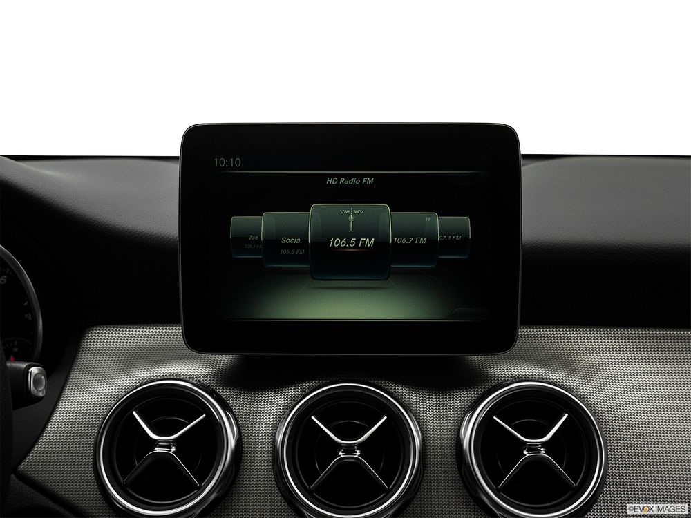 Mercedes-Benz GLA Image Listing 11