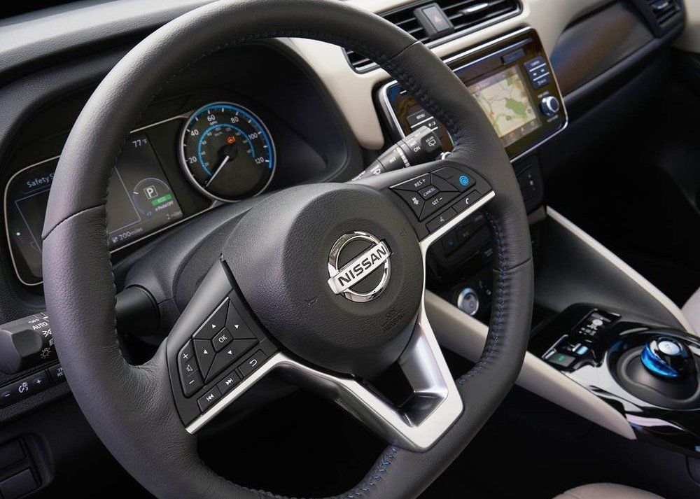Nissan Leaf Image Listing 9