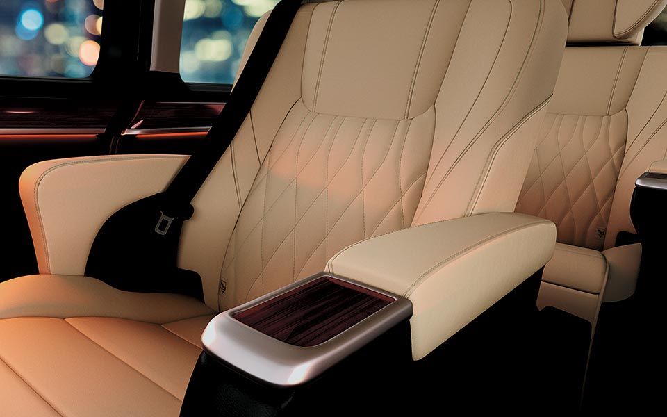 Toyota Granvia Image Listing 10