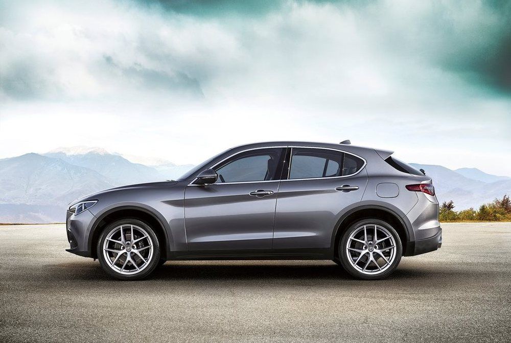Alfa Romeo Stelvio Image Listing 4