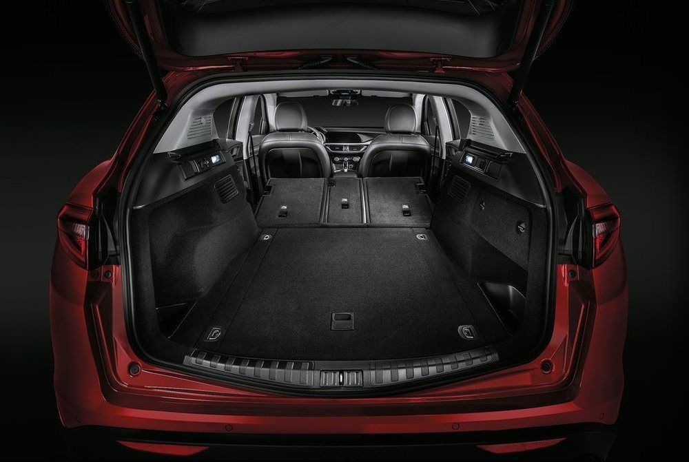 Alfa Romeo Stelvio Image Listing 10