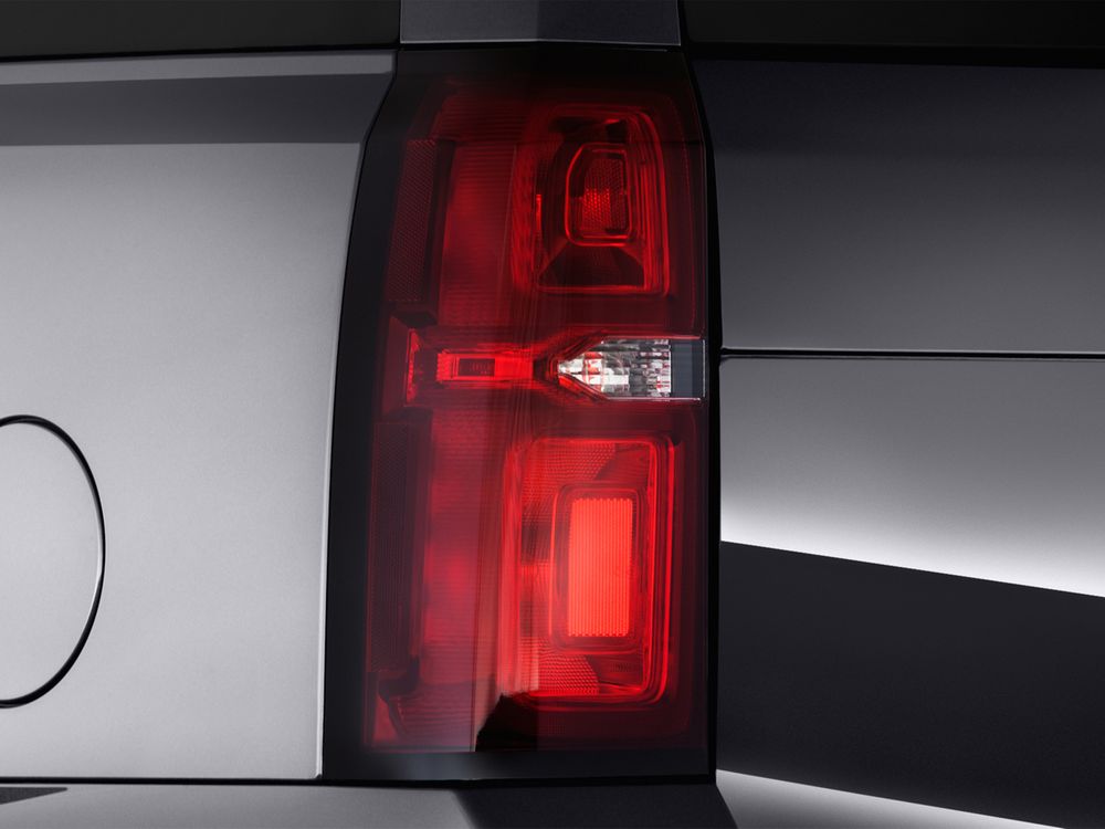 Chevrolet Suburban Image Listing 17