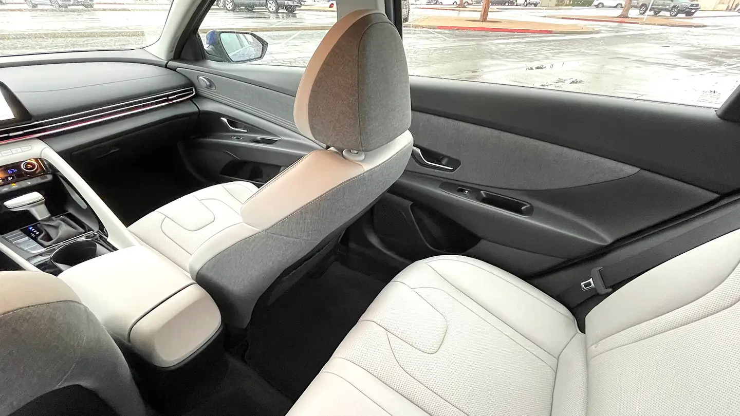 Hyundai Elantra Image Listing 5
