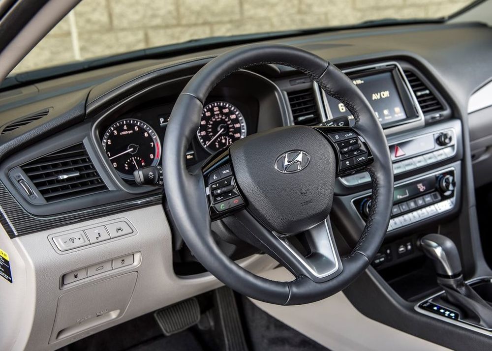 Hyundai Sonata Image Listing 3