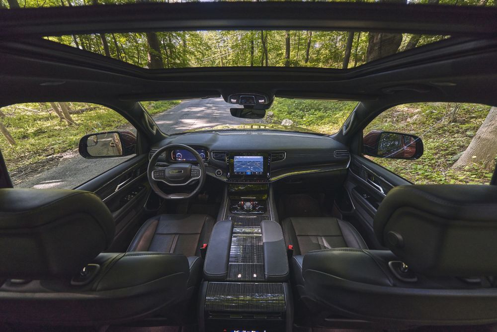 Jeep Grand Wagoneer Image Listing 6