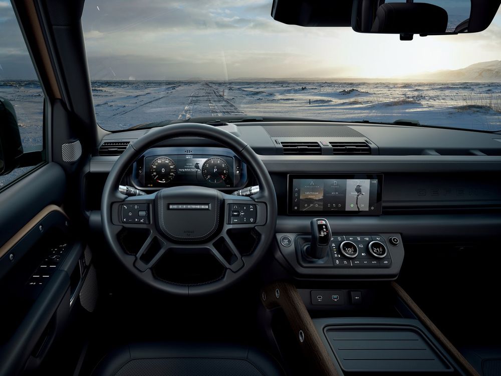 Land Rover Defender Image Listing 11