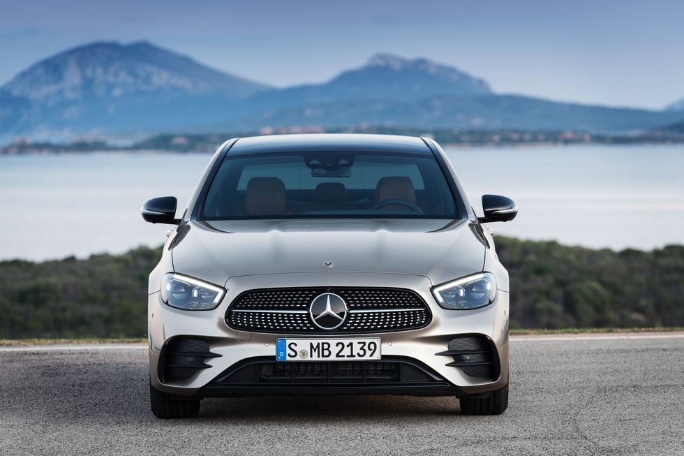 Mercedes-Benz E-Class Saloon Image Listing 2