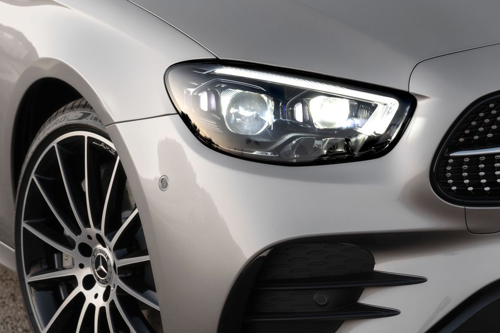 Mercedes-Benz E-Class Saloon Image Listing 5