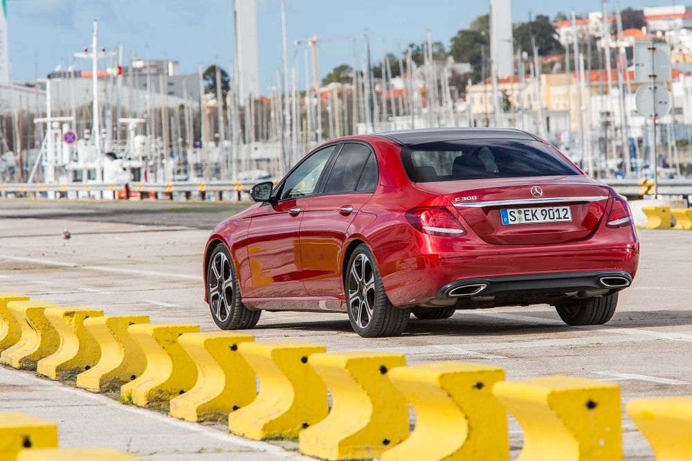 Mercedes-Benz E-Class Saloon Image Listing 13