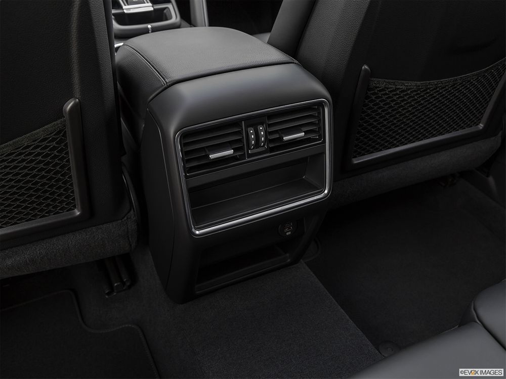 Porsche Cayenne Image Listing 23
