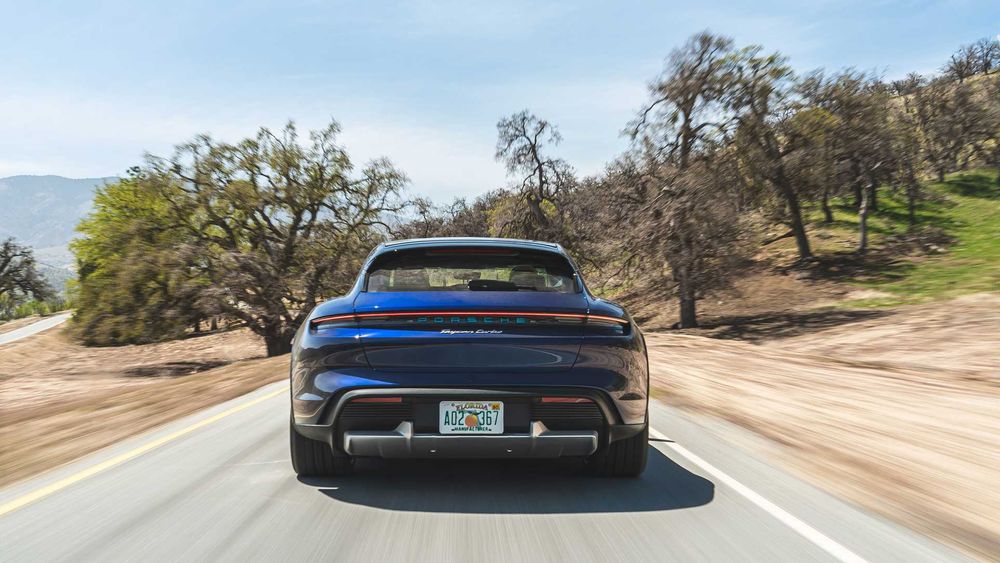 Porsche Taycan Cross Turismo Image Listing 8